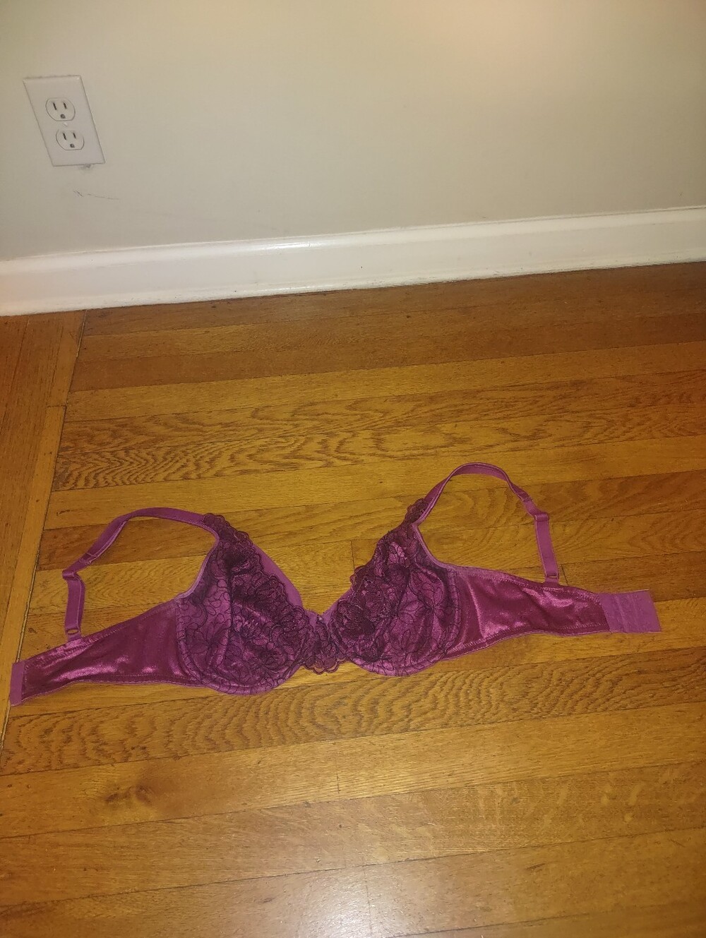 dark plum lacy bra with adjustable straps from playtex size 38D